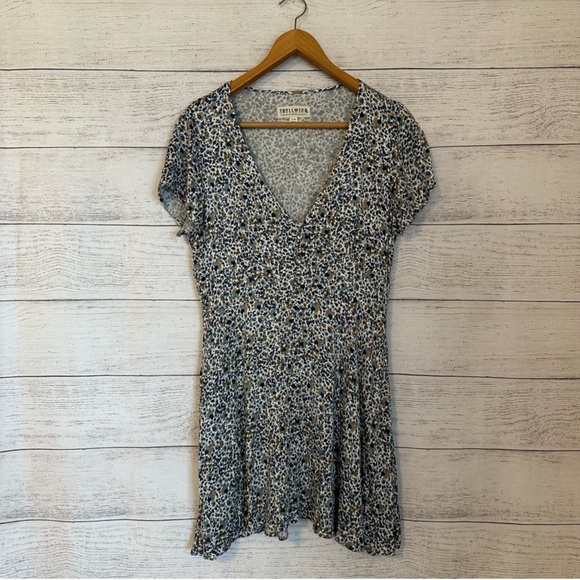 Idyllwind Dresses & Skirts - IDYLLWIND Willow Floral Mini Dress.